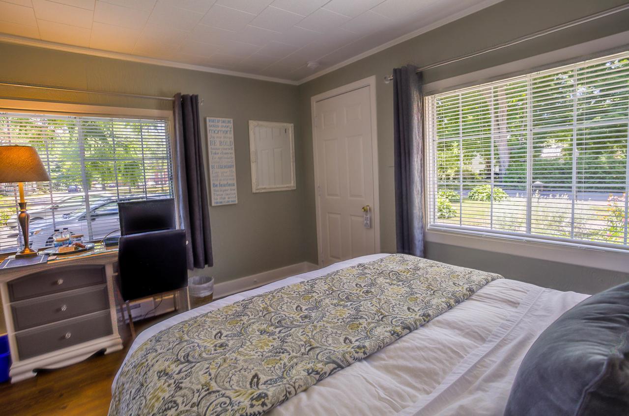 The Woodview 4* Gananoque